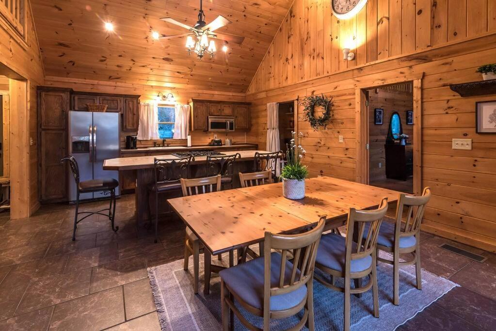 Private Creekside Cabin+Hot Tub,Pool Table, & Pets Эллиджей Экстерьер фото