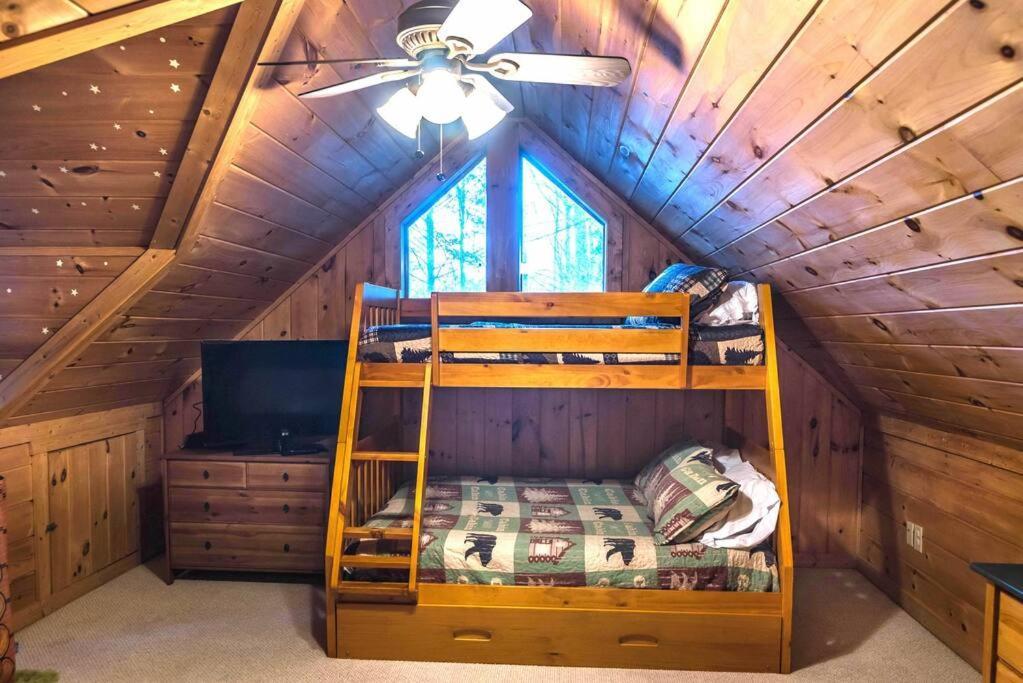 Private Creekside Cabin+Hot Tub,Pool Table, & Pets Эллиджей Экстерьер фото
