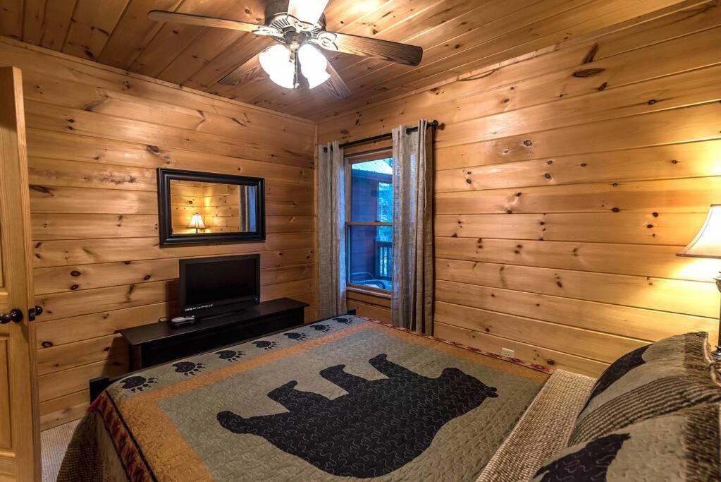 Private Creekside Cabin+Hot Tub,Pool Table, & Pets Эллиджей Экстерьер фото