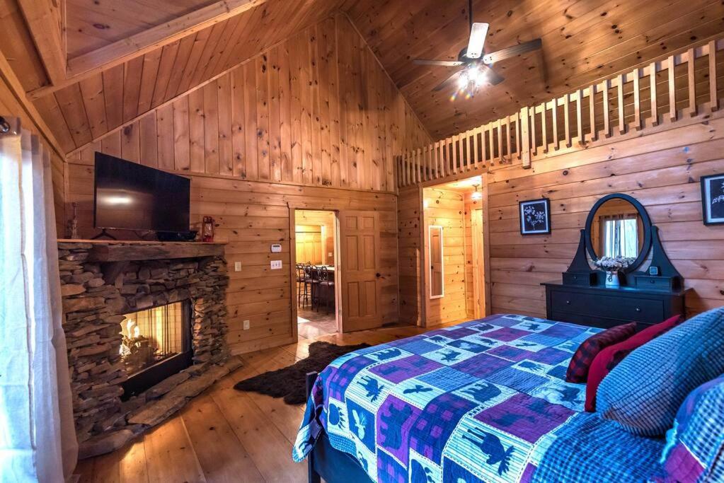 Private Creekside Cabin+Hot Tub,Pool Table, & Pets Эллиджей Экстерьер фото