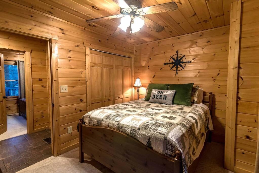 Private Creekside Cabin+Hot Tub,Pool Table, & Pets Эллиджей Экстерьер фото