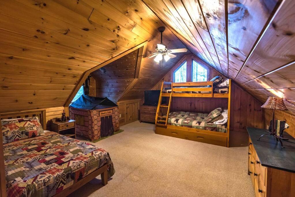 Private Creekside Cabin+Hot Tub,Pool Table, & Pets Эллиджей Экстерьер фото