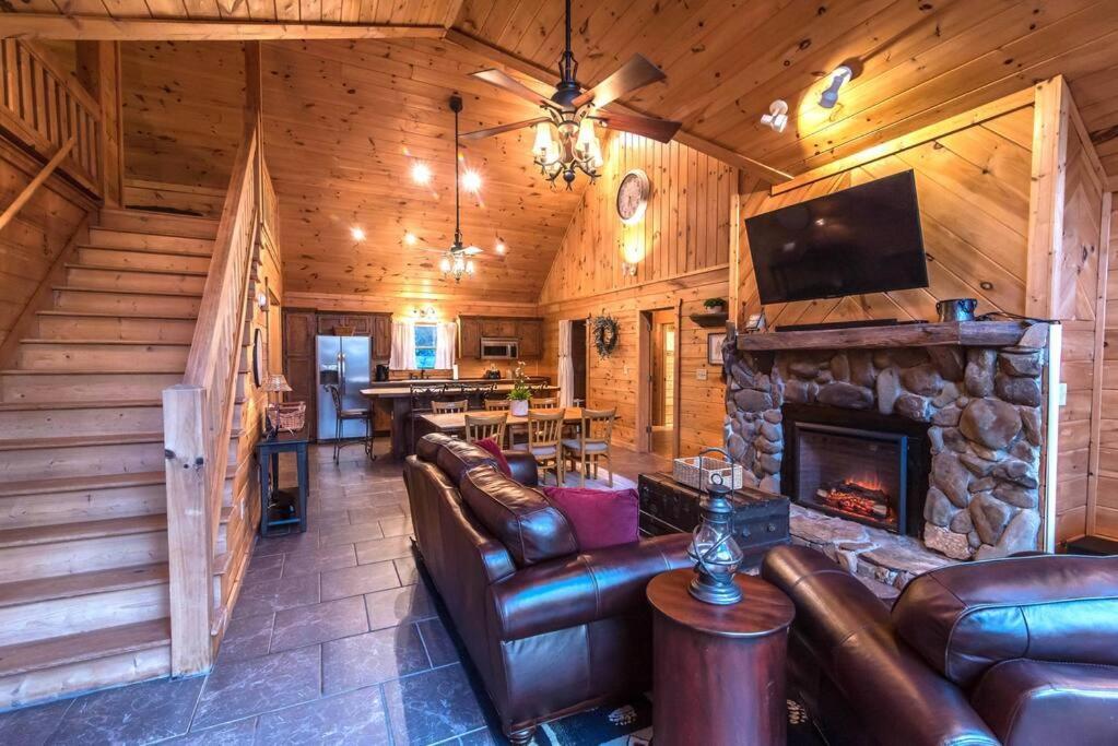 Private Creekside Cabin+Hot Tub,Pool Table, & Pets Эллиджей Экстерьер фото