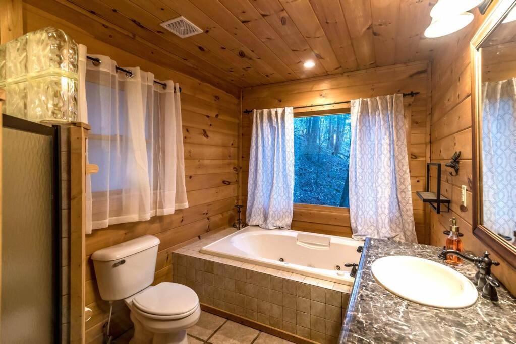 Private Creekside Cabin+Hot Tub,Pool Table, & Pets Эллиджей Экстерьер фото