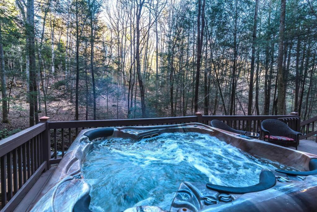 Private Creekside Cabin+Hot Tub,Pool Table, & Pets Эллиджей Экстерьер фото