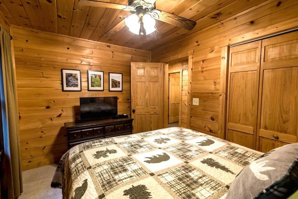 Private Creekside Cabin+Hot Tub,Pool Table, & Pets Эллиджей Экстерьер фото