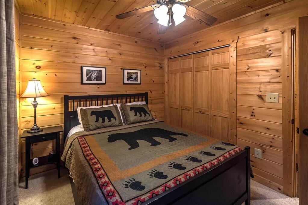 Private Creekside Cabin+Hot Tub,Pool Table, & Pets Эллиджей Экстерьер фото